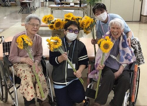 ひまわりと一緒に